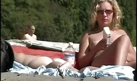 Brunetka mamuśka sex anal pierwszy raz pieprzy się z nieznajomym na schodach