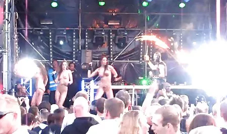 Zajmowane przez analne filmiki Palący się człowiek 2 kobiety lesbijki porno