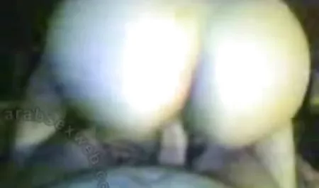 Blondynka pieprzy stosunek analny film się z grubą laską i usiadł na nim