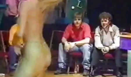 Pola erotyka analna Sarah nie potrzebuje kawy rano