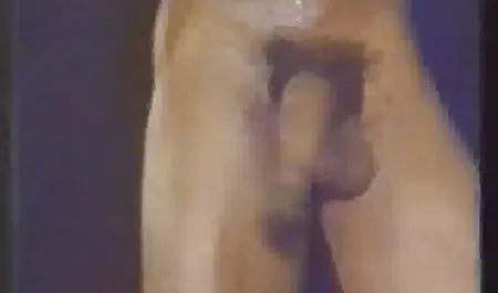Między seks analny filmiki jakością St palec