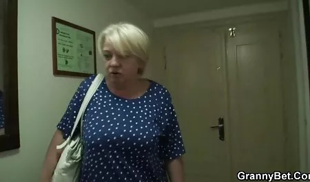 Duże obciążenia miłością, jak Charles Harper w czasie erotyka analna Formuła mleka