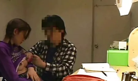 Lalka Barbie possać jej twarz analne filmiki